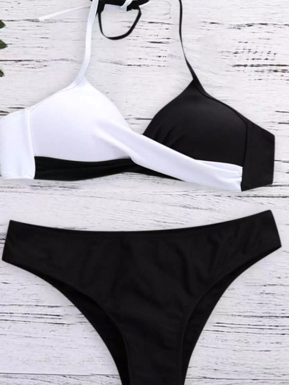 <tc>Bikini Ambrosio fekete és fehér</tc>